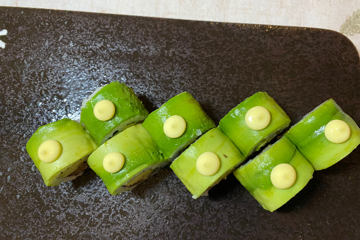 44. Cali. Saumon Avocat Maki - Les 4 Marronniers