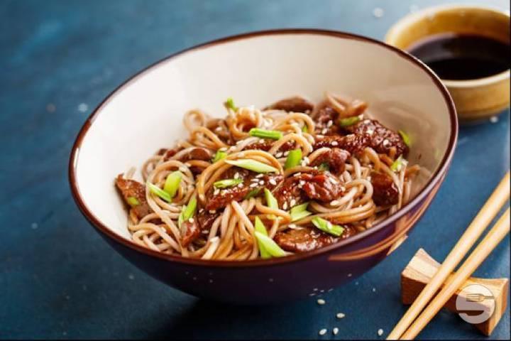 63. Nouilles au Blé Japonais Sautées au Boeuf - Les 4 Marronniers
