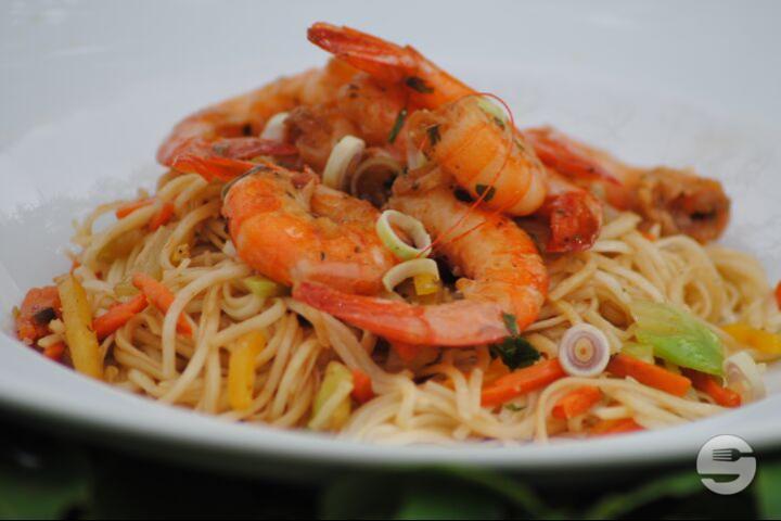 64. Nouilles au Blé Japonais Sautées aux Fruits de Mer - Les 4 Marronniers