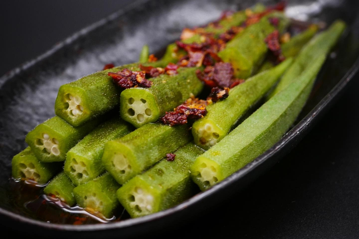 Okra Salad 蒜香秋葵 - LÈ Cuisine