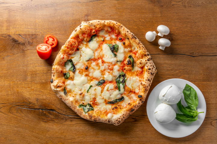 Pizza Margherita - Artigiano Cafe