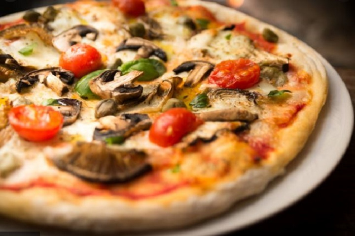 Pizza Fungi - Artigiano Cafe