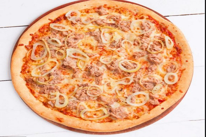 Pizza Tonno - Artigiano Cafe