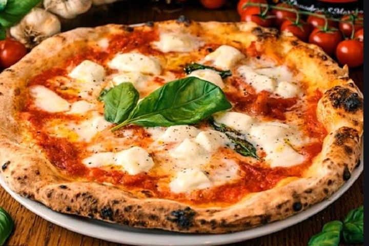 Pizza Provola e Pepe - Artigiano Cafe
