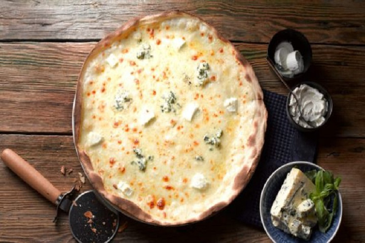 Pizza 4 Formaggi Bianca - white Pizza - Artigiano Cafe