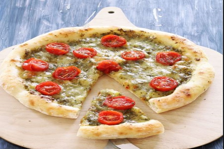 Pizza Pesto e Pomodorini - Artigiano Cafe