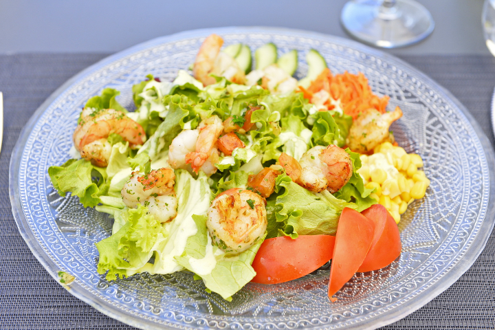 Salad of Sautéed Prawns à la Provençale - Le Chalet des Bains