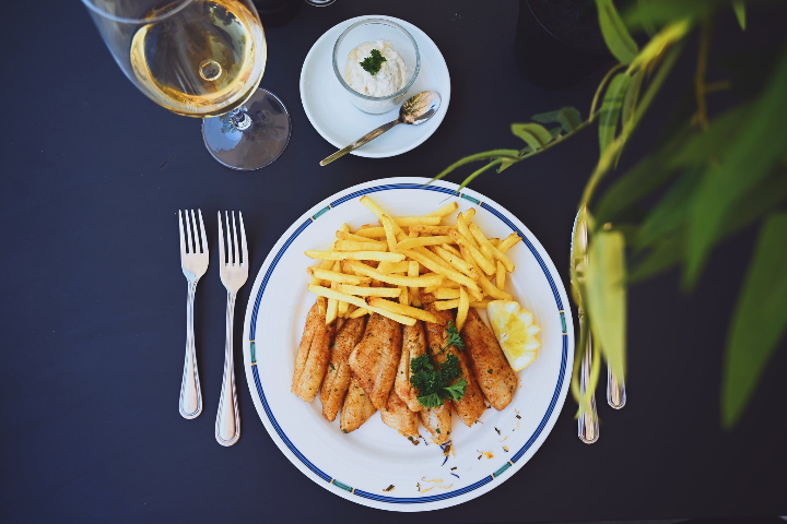 Fillets of Perch Meunière with French Fries and Homemade Tartar Sauce - Le Chalet des Bains