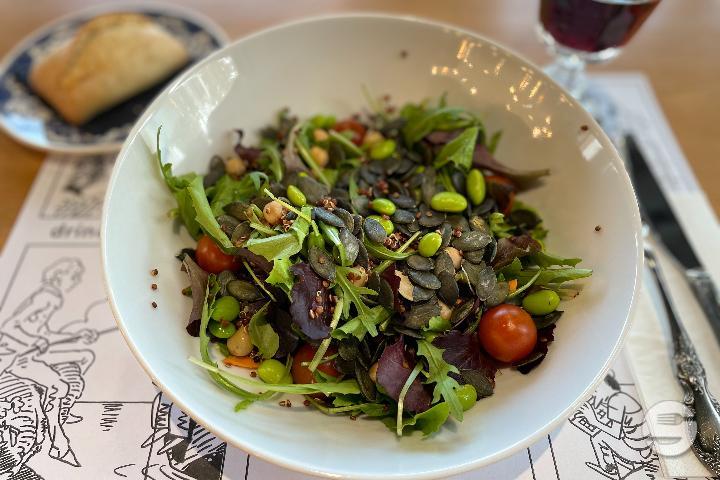 Salade Végétarienne - Le Café Dessiné