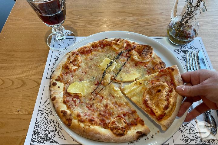 Pizza 4 Fromages - Le Café Dessiné