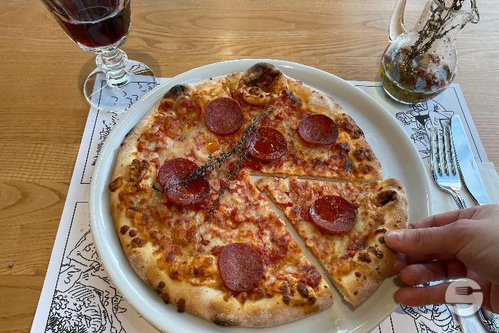Pizza Chorizo - Le Café Dessiné