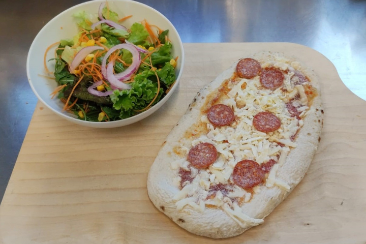 Chorizo Pizza - Le Café Dessiné