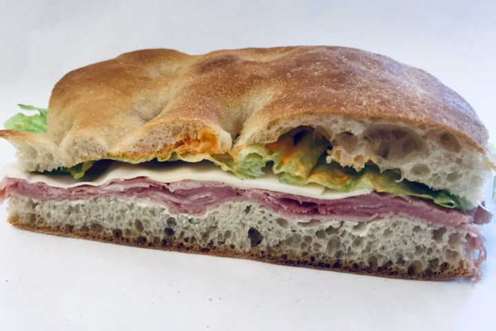 Gefüllte Focaccia Prosciutto - Bäckerei Fenuta