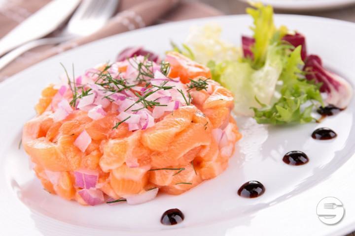 Salmon Tartar Garni - Restaurant Pizzeria du Commerce