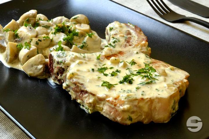 Pork Cutlet with Forest Sauce - Restaurant Pizzeria du Commerce