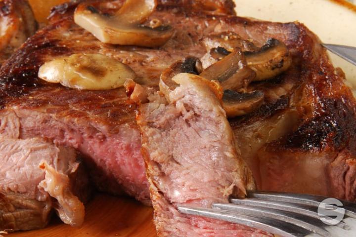 Beef Steak with Forest Sauce - Restaurant Pizzeria du Commerce