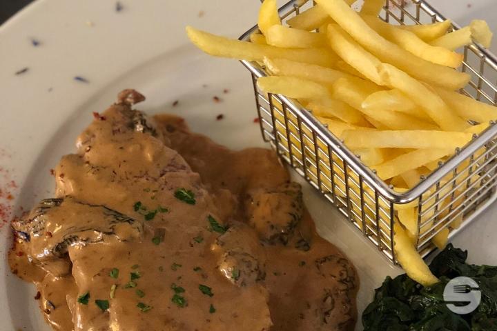 Beef Entrecote with Café de Paris Sauce - Restaurant Pizzeria du Commerce