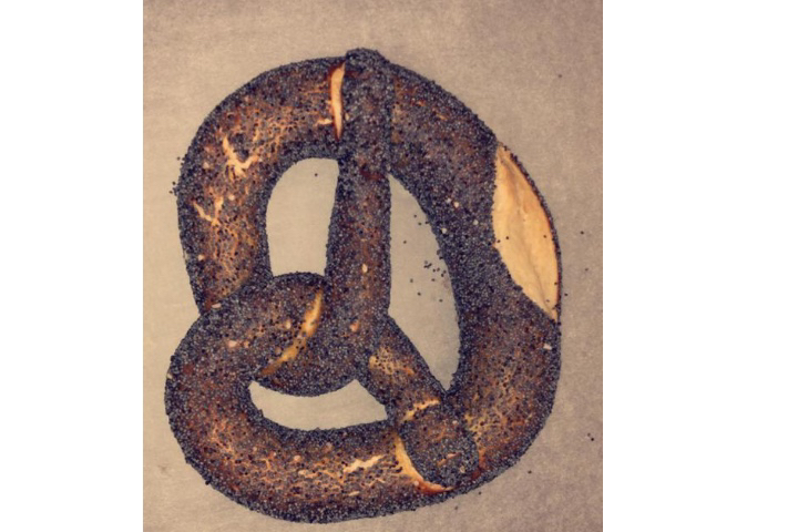 Mohn pretzel - Dina Kiosk Shop