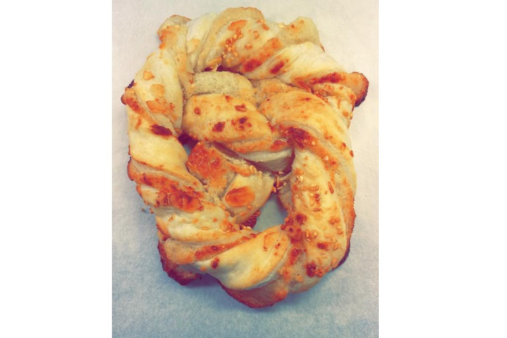 Almond pretzel - Dina Kiosk Shop