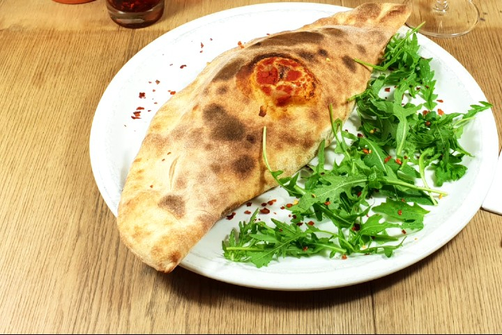 Calzone farcito - Ristorante Pizzeria Mary