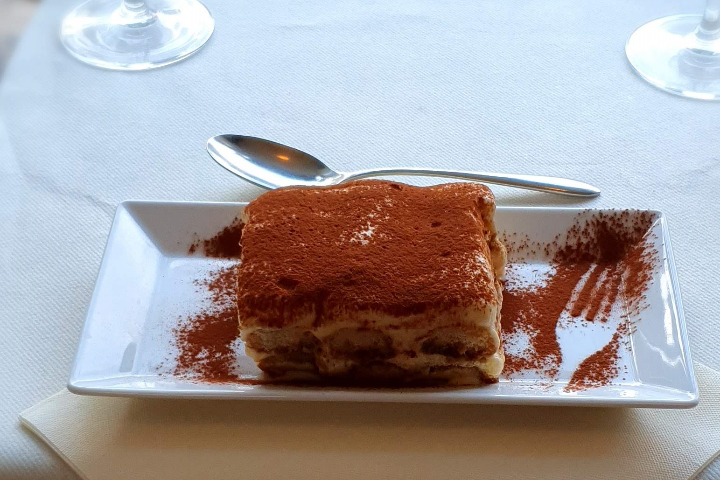 Homemade Tiramisù - AMICI - Ospitalità Italiana