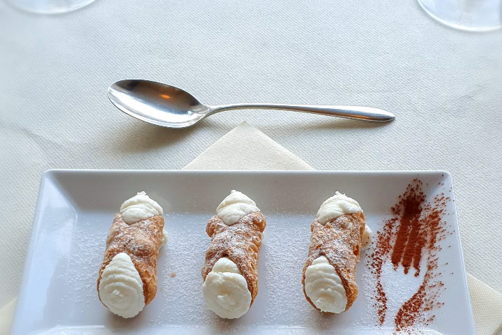 Homemade Sicilian Cannoli - AMICI - Ospitalità Italiana