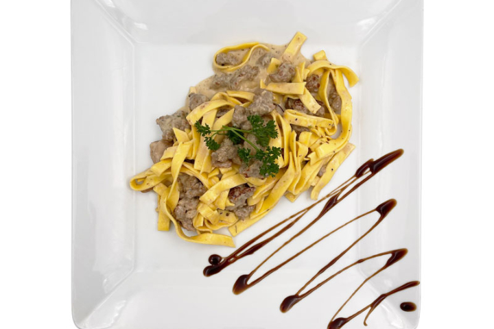 Tagliatelle Funghi con Porcini, Panna, Salsiccia - Pizzazürich