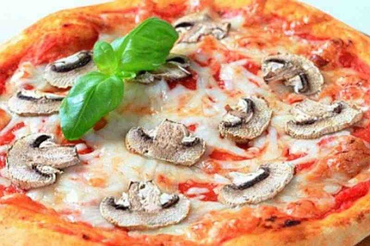 Pizza ai funghi - Coop Restaurant Letzipark