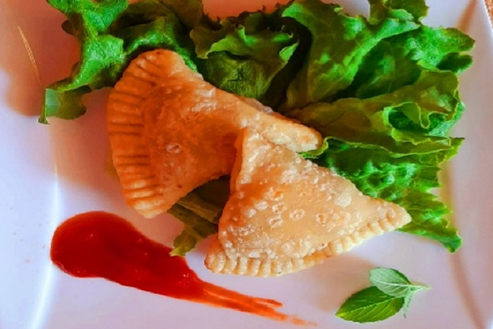 Samosa Vegi (2 pieces) - Euro Asia Bazar