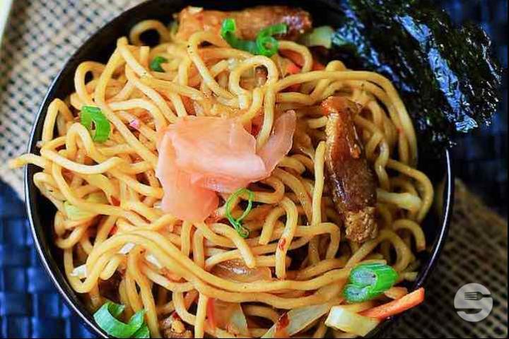 33. Nouilles Yakisoba aux Légumes - Sushi Kaiten