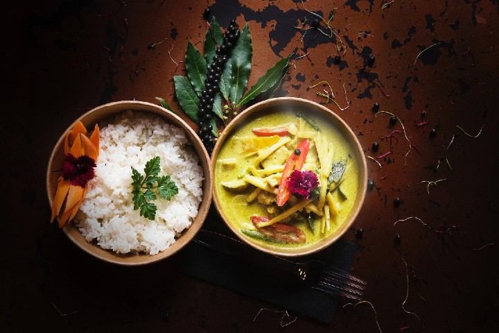 Green Curry, Cod-Fish, Jasminrice - Willow Leaf by Rossi Bar