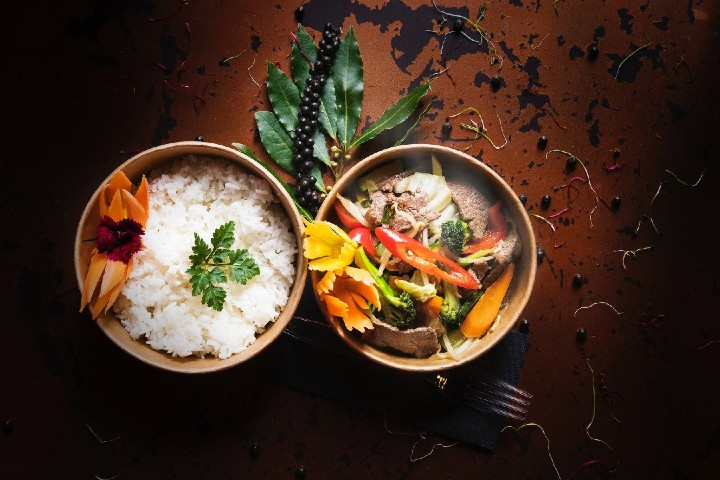 CH-Beefentrecote, Thai-Vegetables, Chili - Willow Leaf by Rossi Bar