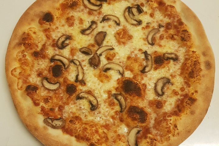 Prosciutto E Funghi - Dazan Pizza