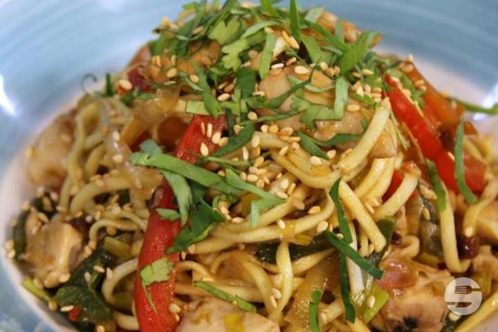 122. Nouilles Saute aux Poulet - Nihao Mauborget