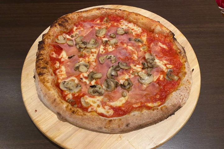 Pizza Prosciutto & Funghi - Il Marinaio