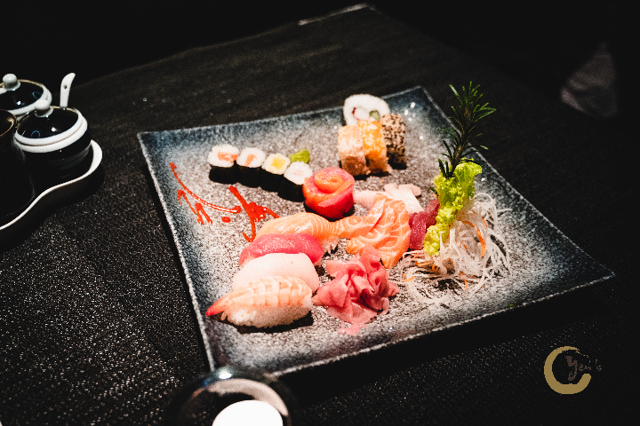 Sushi Sashimi Plate Medium - Yen's Sushi & Asian Cuisine