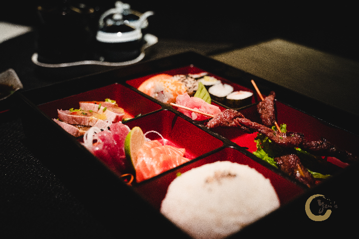 Bento Box FUJIYAMA with Dip-Sauce - Yen's Sushi & Asian Cuisine