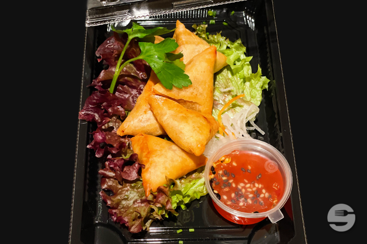 Samosa (vegi filling) 6 pieces - Yen's Sushi & Asian Cuisine