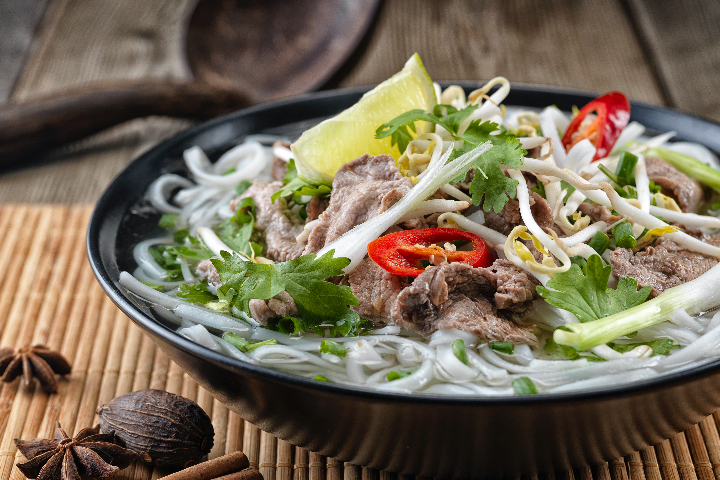 PHỞ BÒ - Nón Lá
