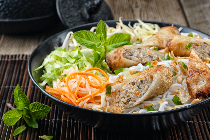 BÚN CHẢ GIÒ - Nón Lá