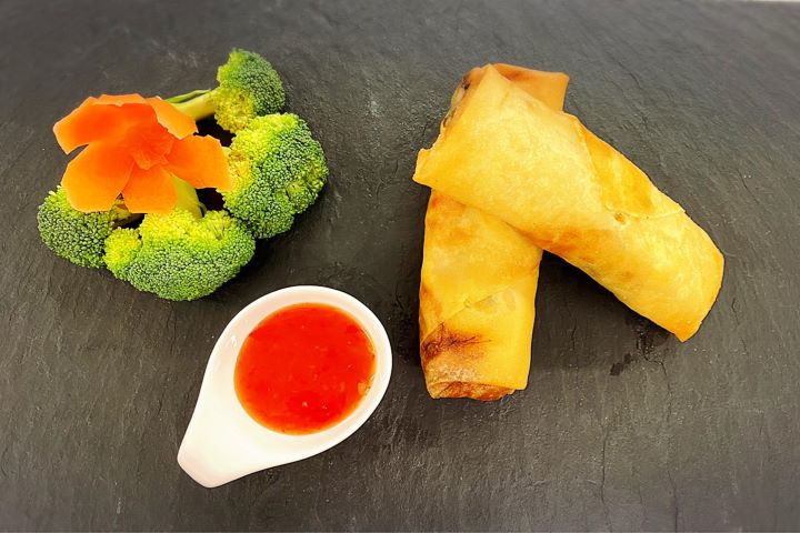 Homemade Spring Roll with Vegetables - Le Lobbybar