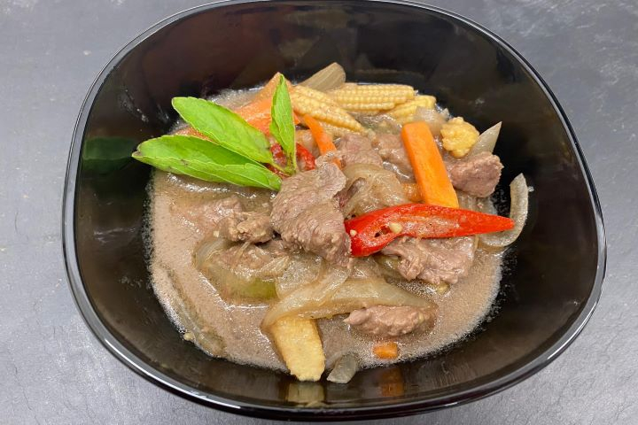 Beef Menu Pad Kra Pao Nua - Le Lobbybar