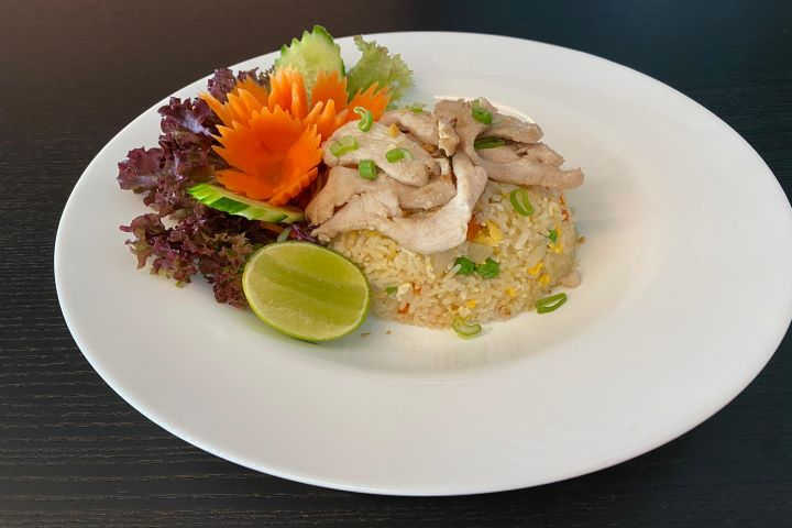 Chicken Menu Khao Pad - Le Lobbybar
