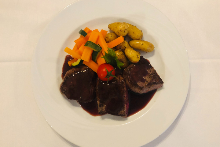 Médaillons de Bœuf au Vin Rouge - L'Entrecôte Couronnée