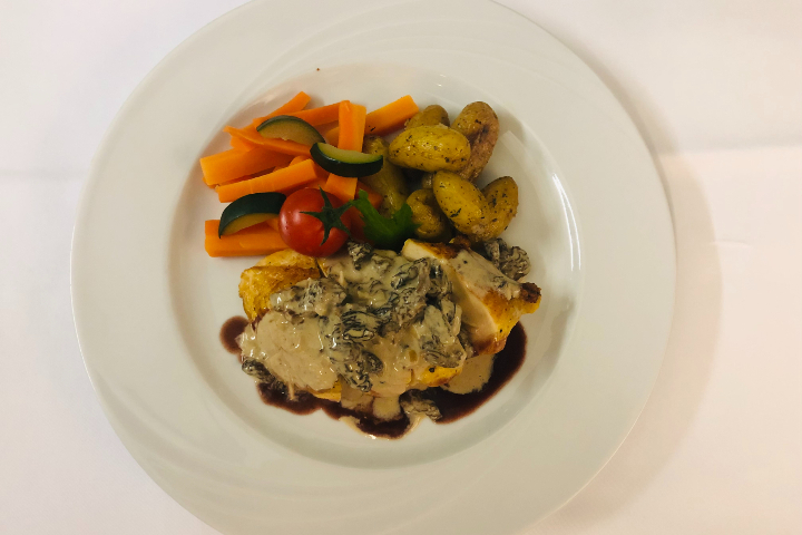 Suprême de Volaille aux Morilles - L'Entrecôte Couronnée