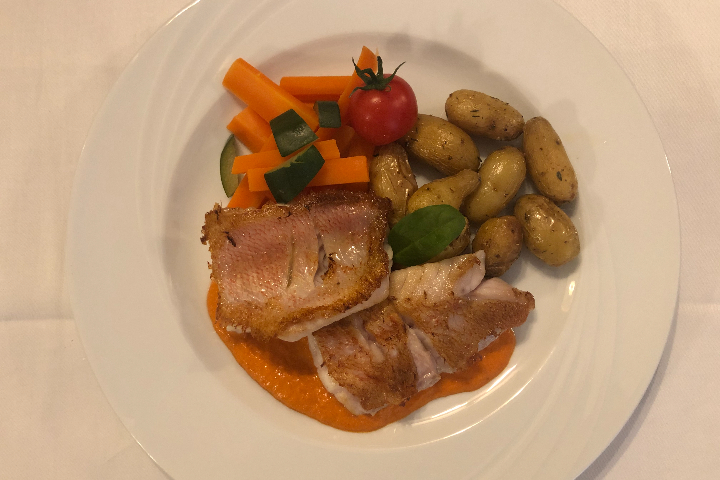 Filets de Bar au Safran - L'Entrecôte Couronnée