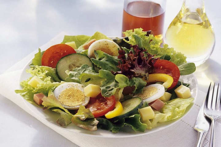 Gemischter Salat nach Saison mit Ei - Indomex