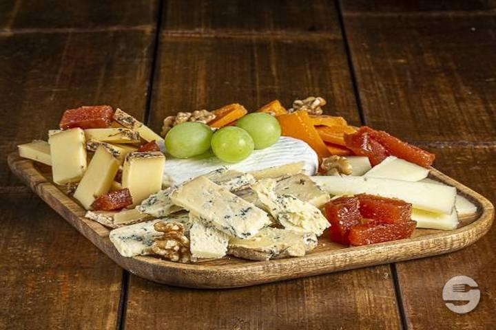 Cheese Platter "Five International Cheeses"