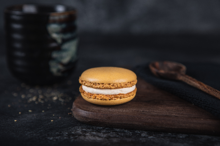 Thai Tea Macaron - Pitaya
