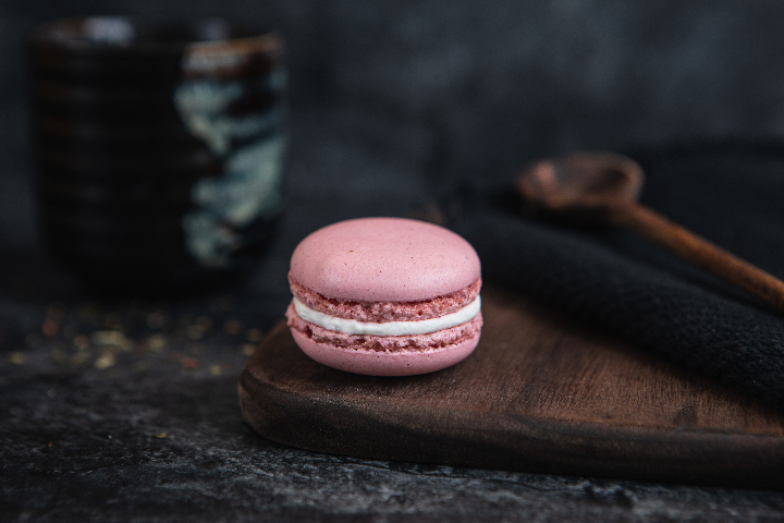 Lemongrass Macaron - Pitaya